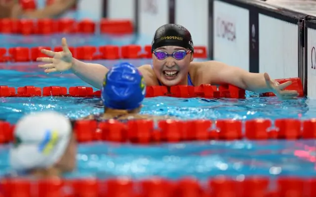 銅メダル獲得を決めて笑顔を見せる辻内