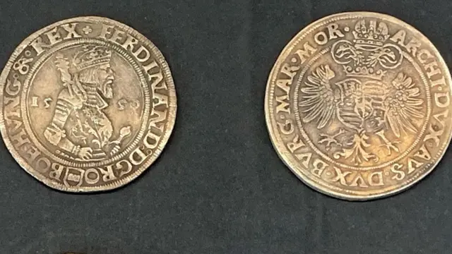 El primer tálero con una imagen de Joaquim y el león de Bohemia.