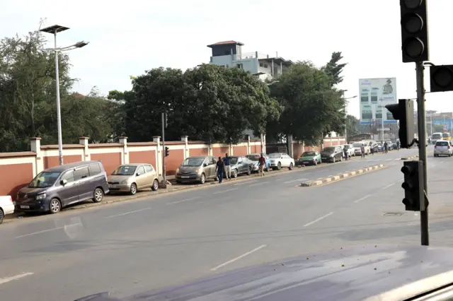 Imodoka zitondeye igitoro hagati mu gisagara ca Bujumbura, ku wa 05 Ruheshi 2025