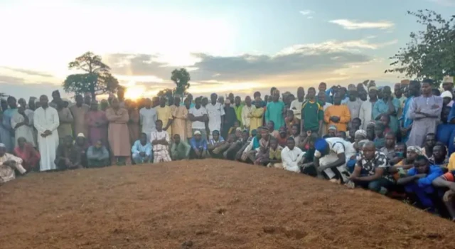 Wọn ti sin oku eeyan bi ogoji to ku