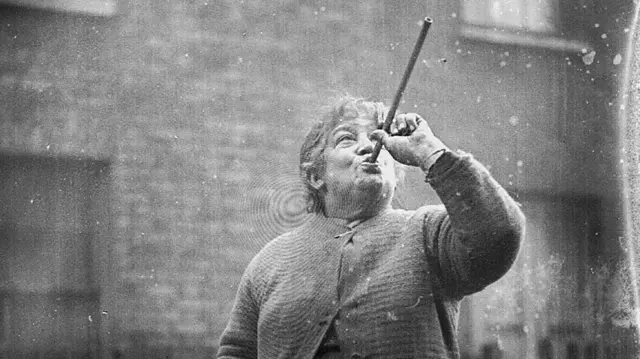 ইস্ট লন্ডনে নকার আপার হিসাবে জনপ্রিয় ছিলেন মেরি স্মিথ