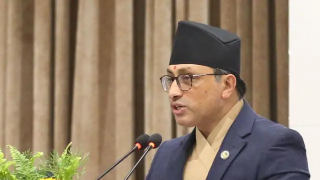 बजेट प्रस्तुत गर्दै स्वर्णिम वाग्ले