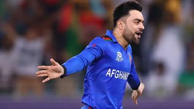 එක්දින පිටියේ පන්දු යවන්නන්ගේ ශ්‍රේණිගත කිරීම් වලින් සිව්වන ස්ථානයේ පසුවන රෂිඩ් ඛාන් ප්‍රතිවාදී පිතිකරුවන්ට ඕනෑම මොහොතක තර්ජනයක් එල්ල කළ හැකි පන්දු යවන්නෙකු වේ. 