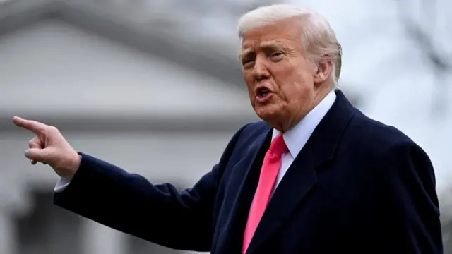 અમેરિકાના રાષ્ટ્રપતિ ડોનાલ્ડ ટ્રમ્પે કહ્યું છે કે મંગળવારથી કૅનેડા, મૅક્સિકો અને ચીનનાં ઉત્પાદનો પર ટેરિફ લાગુ થશે.