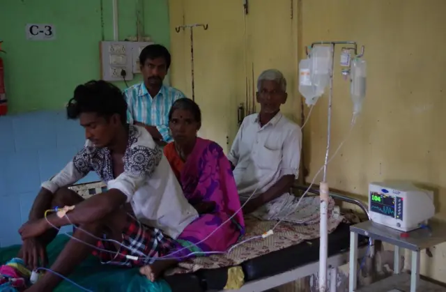 હૉસ્પિટલમાં સારવાર લેતો ખેડૂત