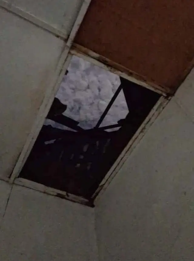 Ico gisasu caguye muri ico cumba kimaze kubomora iki gisenge