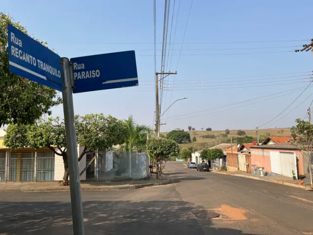 Placabet 365 celularrua mostra 'Rua Recanto Tranquilo' e 'Rua Paraíso'