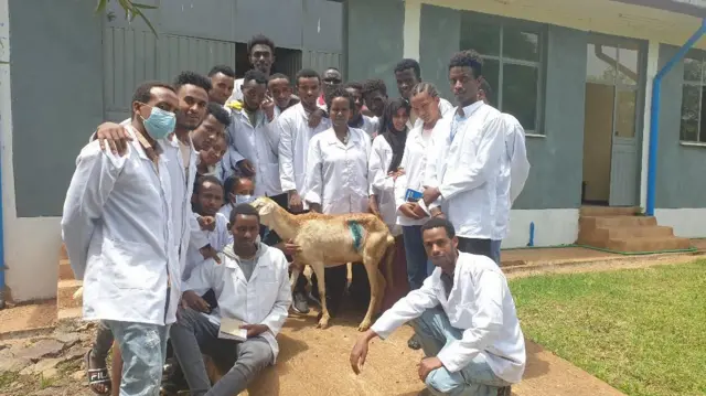 Prof. Bizunesh Miidhagsaa Booranaa garee barattootaa waliin