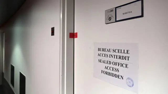 পার্লামেন্টে ইভা কাইলির অফিসে পুলিশের সিলগালা।