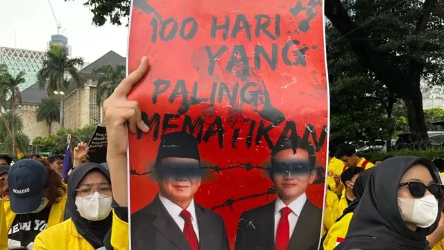 Massa mahasiswa pengunjuk rasa mengusung poster yang mengritik pemerintahan Presiden Prabowo Subianto di Jalan Medan Merdeka Barat, Jakarta Pusat, Senin (17/02).