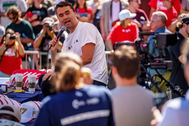 Charlie Kirk öldürülmeden biraz önce konuşurken.