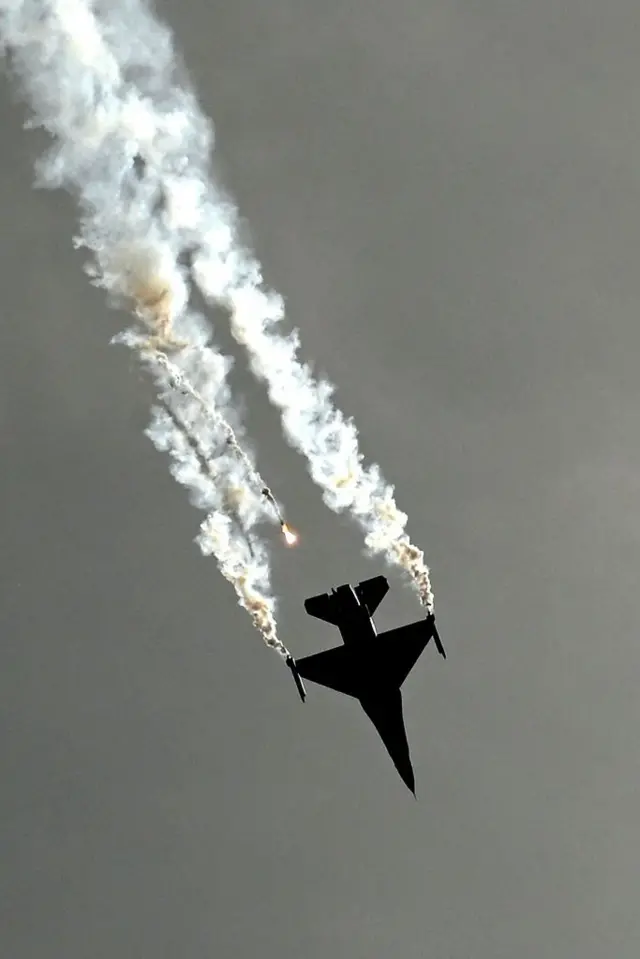 पाकिस्तान के पास मौजूद एफ़-16