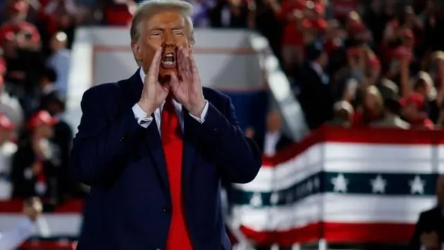 डोनाल्ड ट्रम्प.