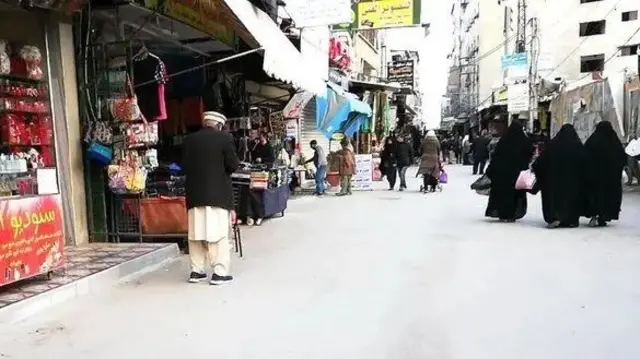 د دمشق بازا کې یو افغان