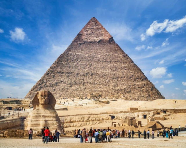 รูปสฟิงซ์และพีระมิด 