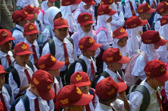 Ilustrasi: Peserta didik baru Sekolah Dasar (SD) berbaris di depan kelas. 