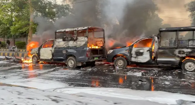 نو مئی، پولیس، گاڑیاں، حملہ، تحریک انصاف، فوج