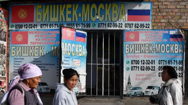 Орусияда убактылуу жашап, иштеп жүргөн Кыргызстандын жети жүз миңден ашуун жараны бар