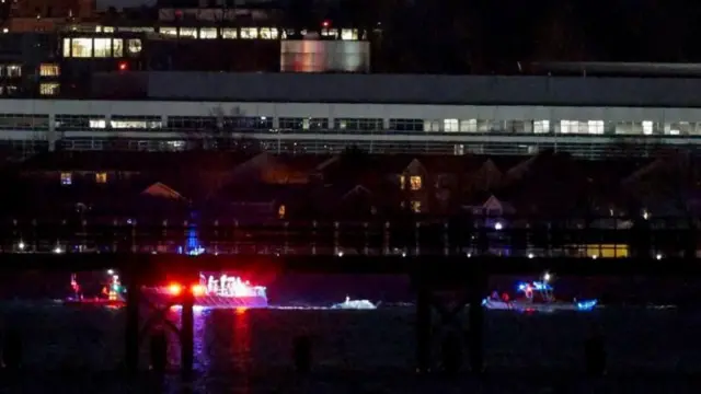 બીબીસી ગુજરાતી અમેરિકા વિમાન અકસ્માત હેલિકોપ્ટર બ્લેકહૉક વૉશિંગ્ટન