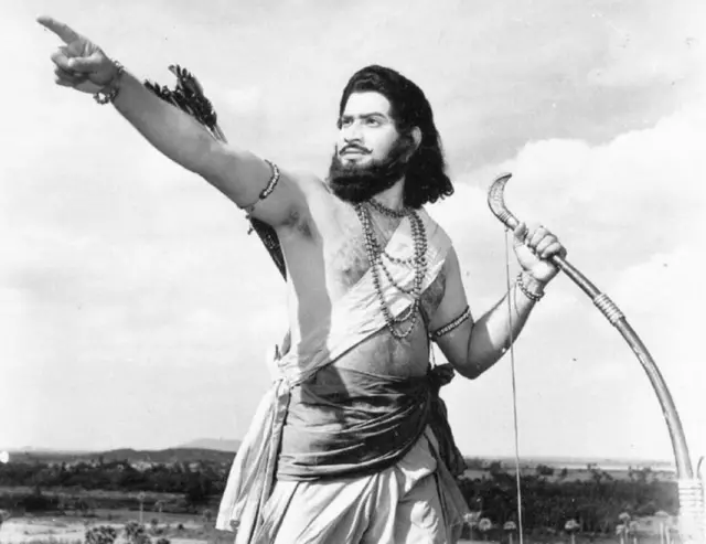 అల్లూరి సీతారామరాజు పాత్రలో కృష్ణ