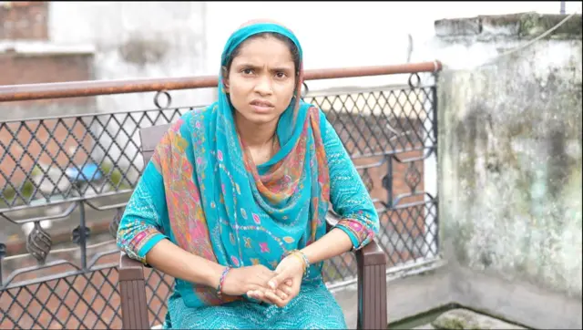 4 दिन पहले मरे माँ-बाप के कपड़ों को लेकर आईं बेटियाँ