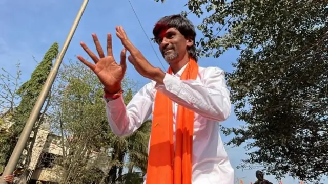 महाराष्ट्र में मराठा आरक्षण के लिए विरोध प्रदर्शनों और भूख हड़तालों का नेतृत्व करने वाले मनोज जरांगे