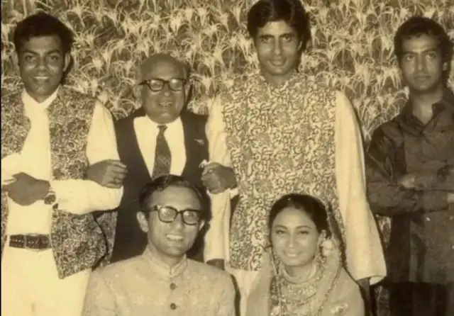अब्बास (बाएं से दूसरे) अमिताभ बच्चन के साथ
