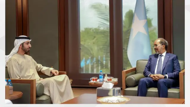 Shakhboot bin Nahyan Al Nahyan iyo Xasan Sheekh