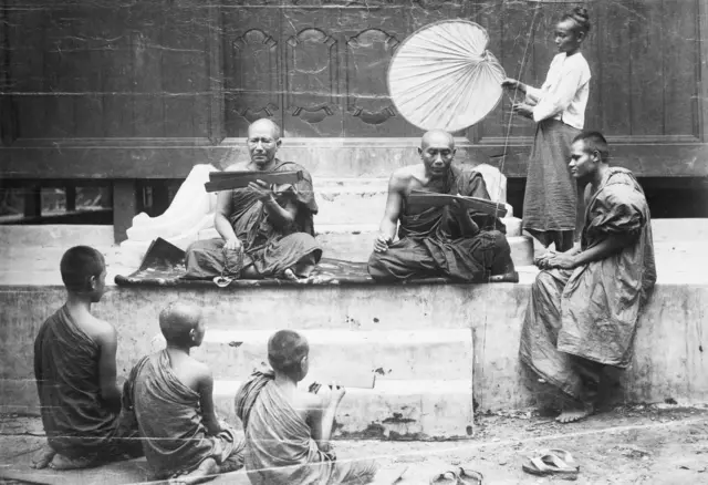 ရာစုနှစ်တွေနဲ့ချီပြီး ဗုဒ္ဓစာပေသင်ကြားရေးမှာ ပေပုရပိုက်တွေ သုံးစွဲခဲ့