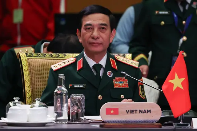 Trước Hội nghị 15, giới quan sát chính trị Việt Nam thường xuyên nhắc tới khả năng Bộ trưởng Quốc phòng, Đại tướng Phan Văn Giang tái cử