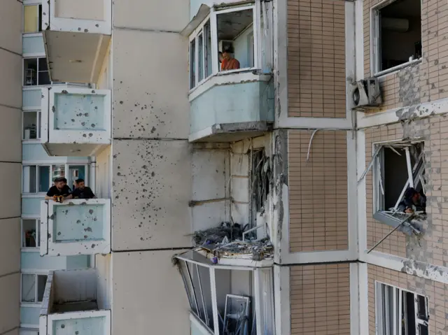 поврежденный при атаке дронов дом в подмосковном Красногорске 