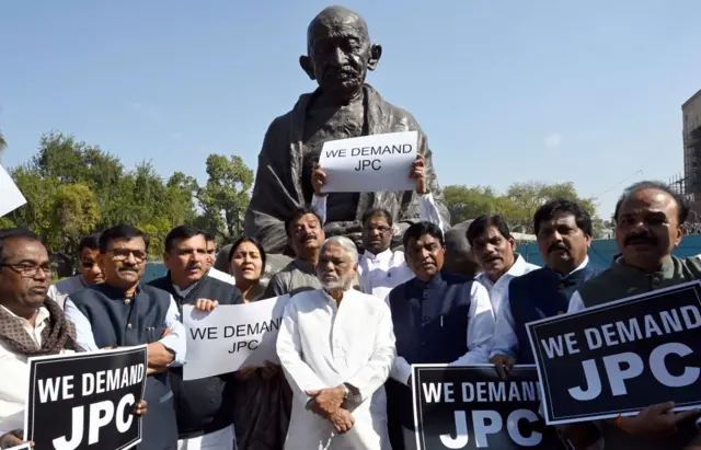 विपक्षी सांसदों ने हिंडनबर्ग रिपोर्ट के बाद संसद भवन परिसर में प्रदर्शन भी किया था