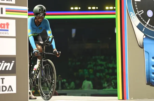 Xaveline Nirere ni we mukinnyi wahagarutse bwa mbere mu gutangiza iri rushanwa ry'isi rigiye kumara icyumweru ribera mu Rwanda