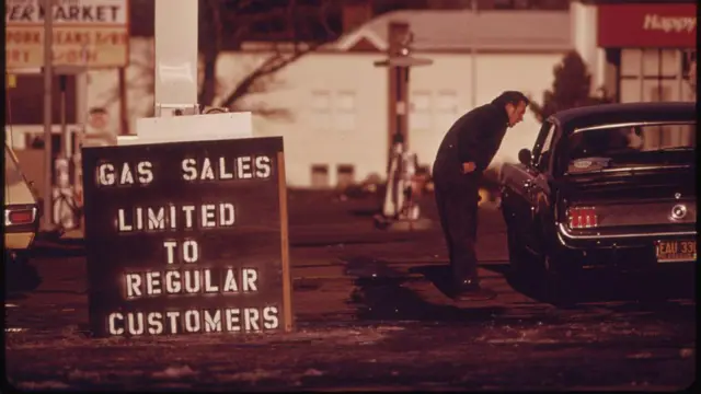 இரான் - அமெரிக்கா, இஸ்ரேல், ஹோர்முஸ் நீரிணை, பிரிட்டன், சூயஸ் நெருக்கடி