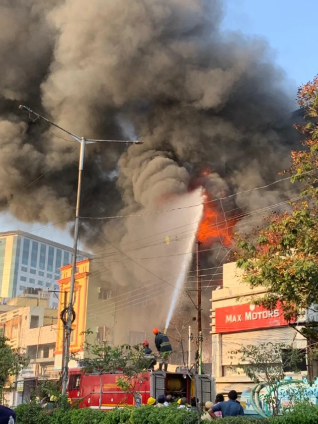 కాలుతున్న భవనం