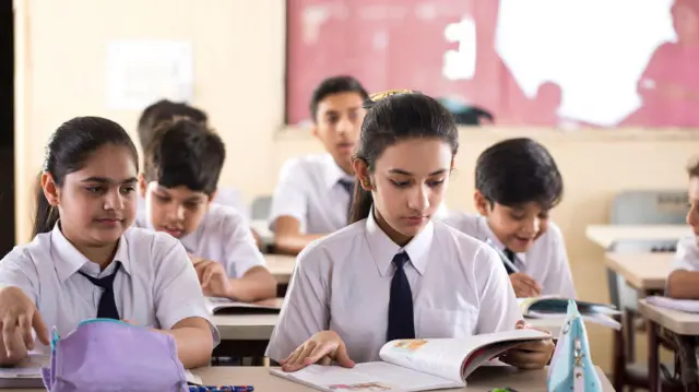 பி.எம்.ஸ்ரீ பள்ளிகள் திட்டத்தில் திமுக அரசு ’ஆர்வம்’ காட்டுவது ஏன்? மத்திய அரசு நெருக்கடி அளிக்கிறதா?