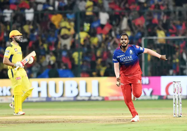 मई 2024 में आईपीएल मैच के दौरान यश दयाल, इस सीज़न में यश आरसीबी की तरफ से खेल रहे थे