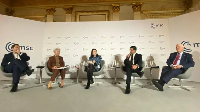 ශ්‍රී ලංකාවේ විදේශ කටයුතු අමාත්‍ය අලි සබ්‍රිට, ජර්මනියේ මියුනිච් නුවර පැවැත්වෙන 60 වන මියුනික් ආරක්ෂක සම්මේලනය සඳහා ඇරයුම් ලැබී තිබිණි.