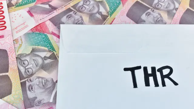 Tunjangan hari raya.