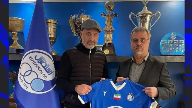 استقلال کمی قبل از مسابقه با پرسپولیس میودراگ بوژوویچ، سرمربی مونته‌نگرویی پیشین استقلال خوزستان، را به عنوان سرمربی جدید انتخاب کرد