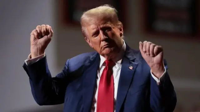 अमेरिकेचे माजी राष्ट्राध्यक्ष डोनाल्ड ट्रम्प हे रिपब्लिकन पक्षाचे नेते आहेत. आणि यावर्षीच्या राष्ट्राध्यक्षपदाच्या स्पर्धेत आहेत.