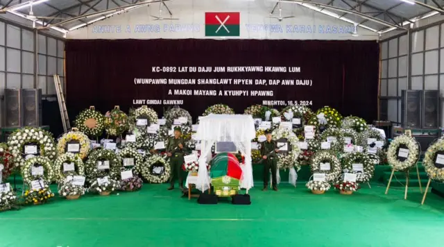 လိုင်ဇာမှာပြင်ဆင်ထားတဲ့ KIA စစ်ဦးစီးချုပ်ရဲ့ စျာပန အခမ်းအနား 