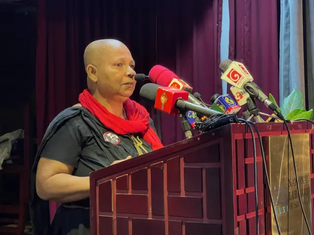 පැහැරගෙන ගොස් ඇතුරුදන් කළ මාධ්‍යවේදී ප්‍රගීත් එක්නැළිගොඩගේ බිරිඳ වන සන්ධ්‍යා එක්නැළිගොඩ මෙම මාධ්‍යවේදීන් සමාජයෙන් උදුරාගත්තේ ඇයිදැ යි විමසා සිටියා ය. 