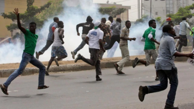 Àwòrán àwọn ènìyàn tó ń sá àsálà fún ẹ̀mí ara wọn