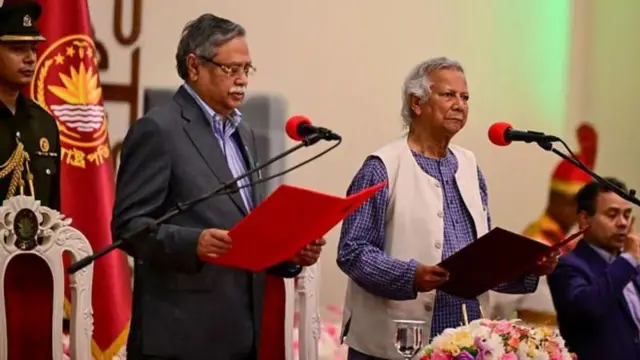রাষ্ট্রপতির কাছে শপথ গ্রহণ করছেন অন্তর্বর্তী সরকারের প্রধান উপদেষ্টা ড. মুহাম্মদ ইউনূস