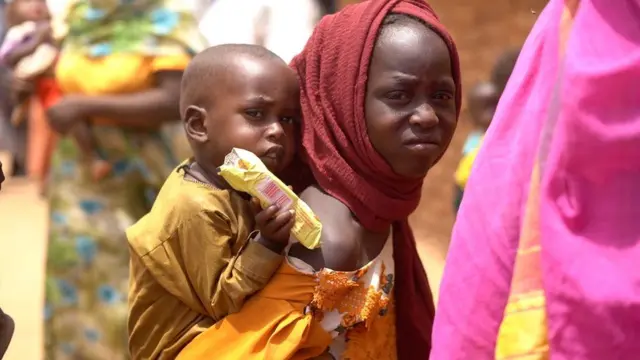 Femme et enfant dans le camp de ZamZam au Darfour