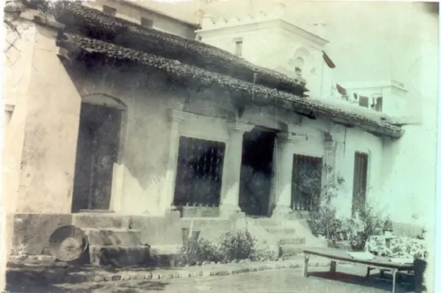 चंपारण सत्याग्रहाच्या वेळी गांधीजी अ‍ॅडव्होकेट गोरख प्रसाद यांच्या याच घरामध्ये पहिल्यांदा राहिले होते. 