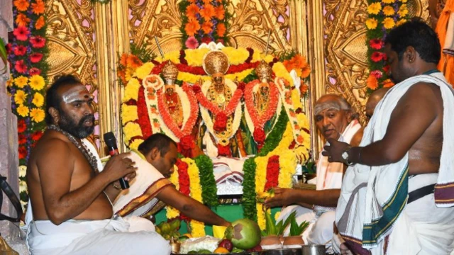 విజయవాడ, కనకదుర్గమ్మ ఆలయం, అర్చకత్వం, పూజలు, ఏపీ హైకోర్టు ఉత్తర్వులు