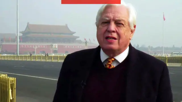 John Simpson Tiananmen Meydanı'ndan bildirirken.