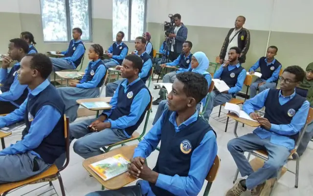 Barattoota daree keessa wayita jiran